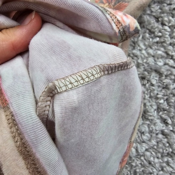 One World Shirt Womens Medium Floral Roses Embellished V-Neck Y2K READ - Picture 5 of 10